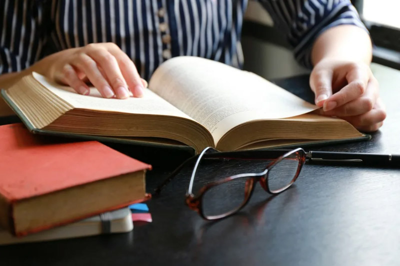 پاورپوینت اصول و مبانی نقد کتاب